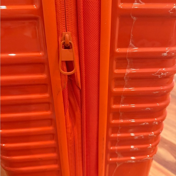 Beis Medium Check In Roller 26” in Flame - Picture 6 of 6